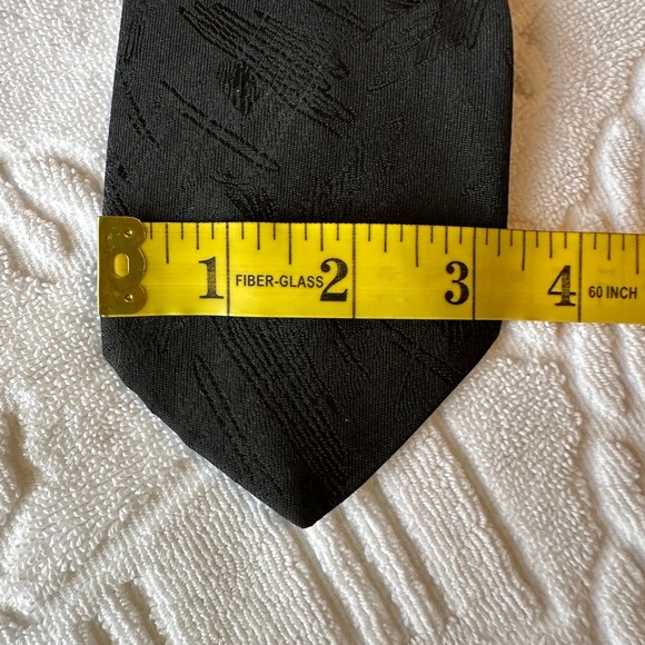 Elegant Black Textured‎ Men's Tie - Picture 4 of 6